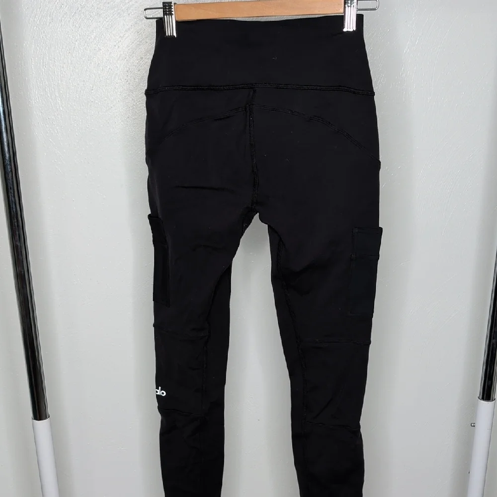 ALO Yoga Black Leggings - Picture 3 of 5